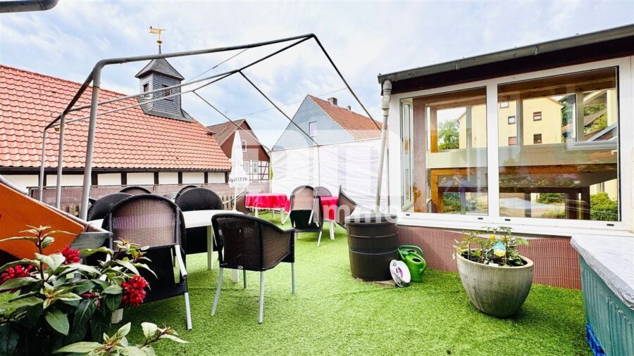 Opulente Gästehausanlage mit 13 Zimmern,2 Sälen,Gastronomiebetrieb + Betreiberwohnung - OG Gebäude 1 Dachterasse